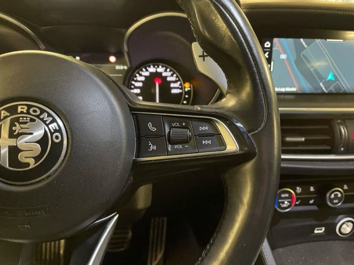 Alfa Romeo Stelvio usata a Ancona (18)