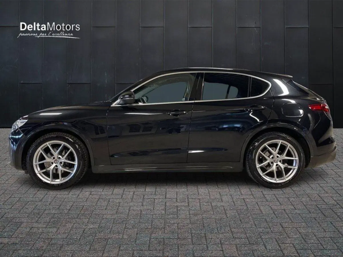Alfa Romeo Stelvio usata a Ancona (2)