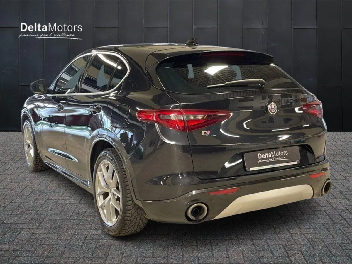 Alfa Romeo Stelvio usata a Ancona (3)