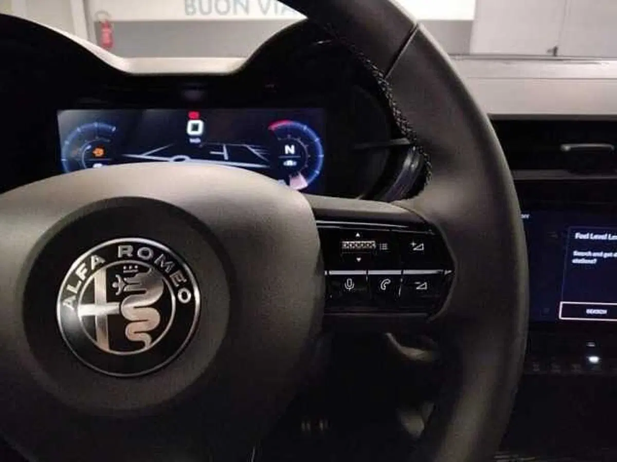 Alfa Romeo Junior nuova a Milano (17)