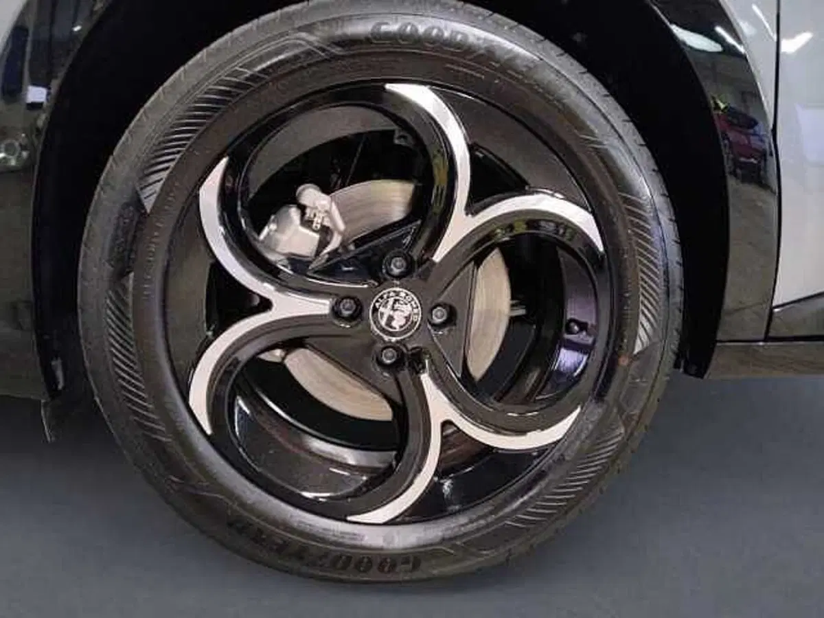 Alfa Romeo Junior nuova a Milano (9)