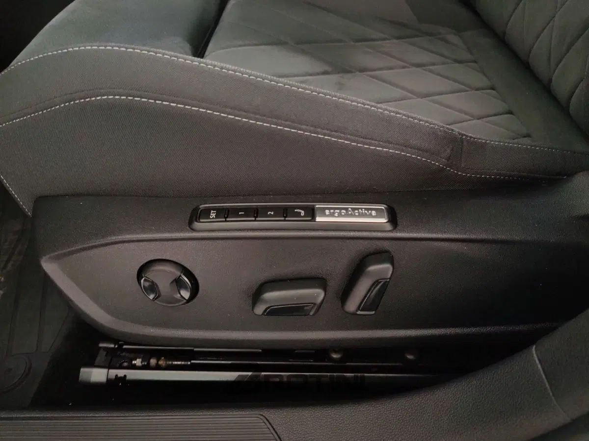 Volkswagen Golf usata a Massa-Carrara (13)