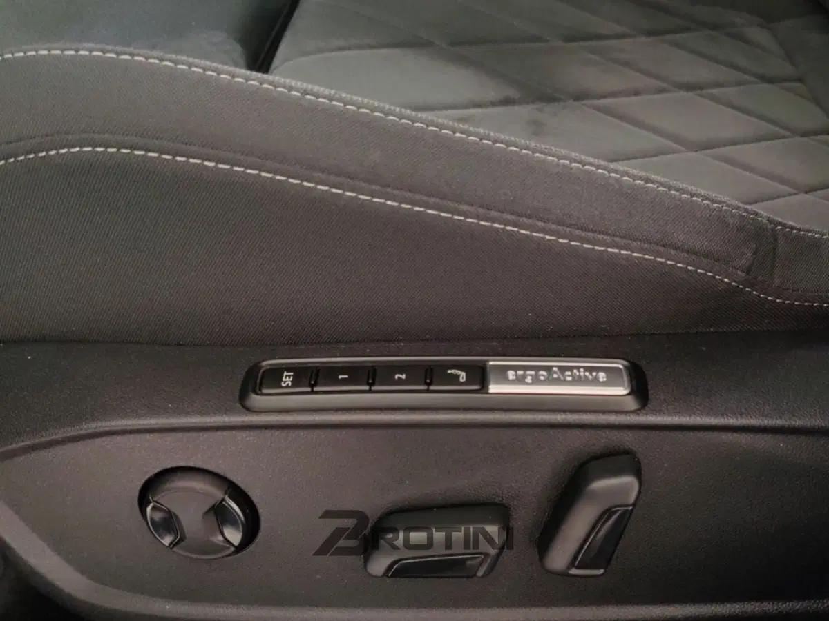 Volkswagen Golf usata a Massa-Carrara (14)