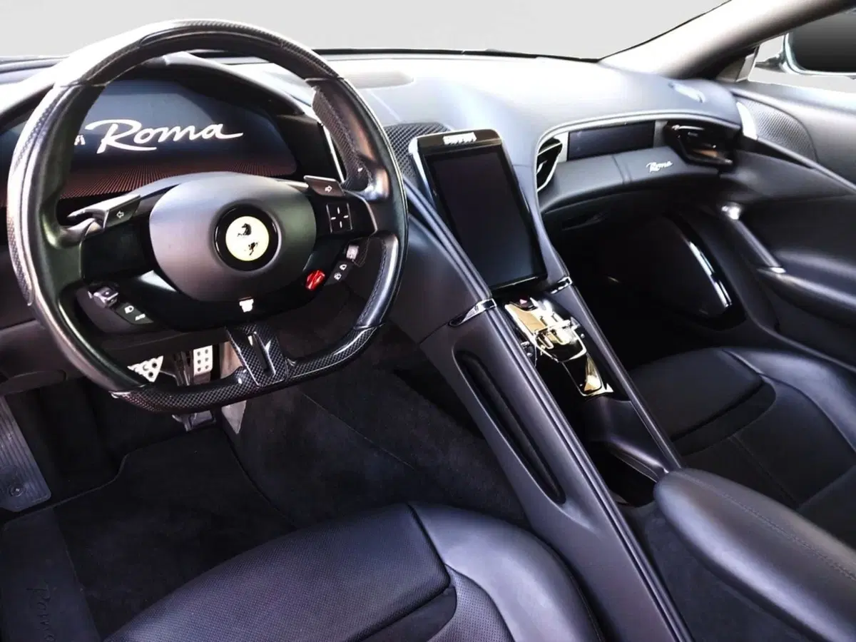 Ferrari Roma Coupé usata a Ancona (11)