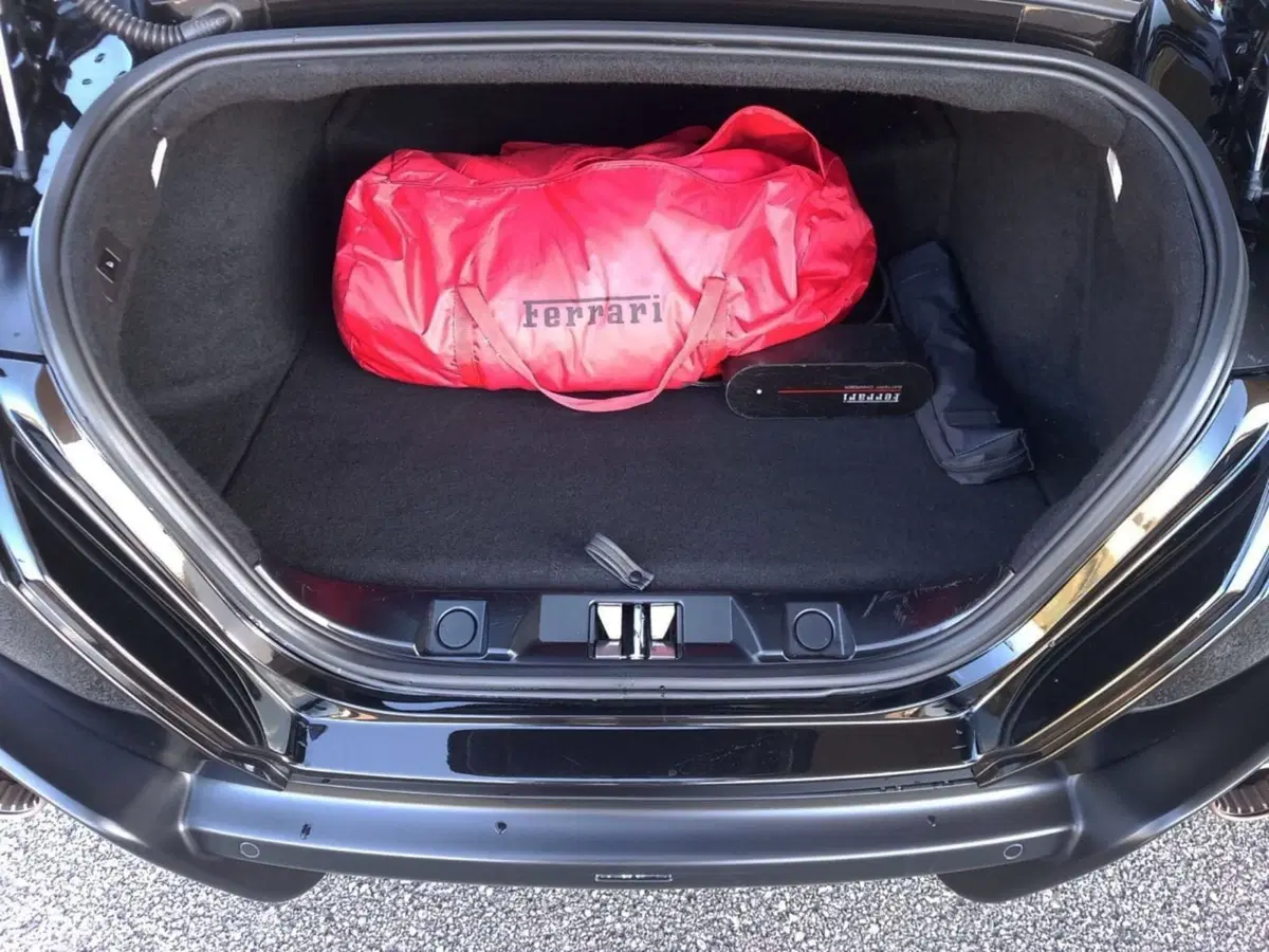 Ferrari Roma Coupé usata a Ancona (16)