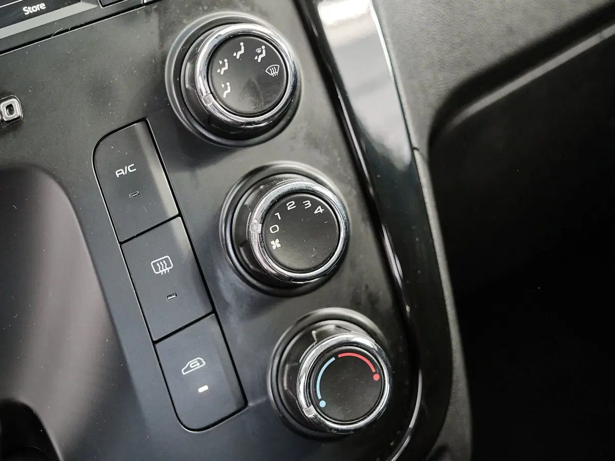 Mahindra KUV100 usata a Prato (13)