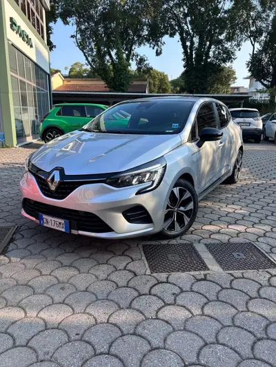 Renault Clio 1.6 E Tech full hybrid 145cv Evolution qstomize van del 2023 usata a Firenze