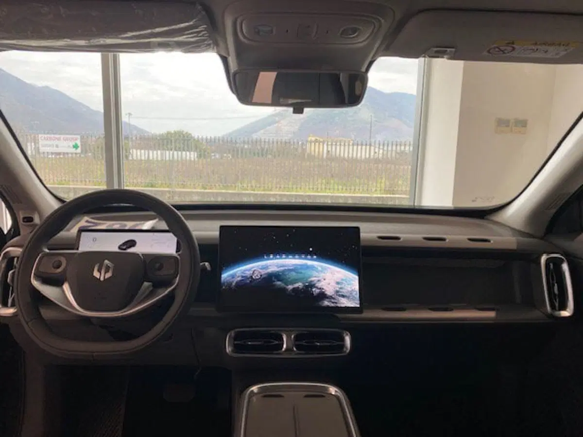 Leapmotor B10 nuova a Benevento (12)