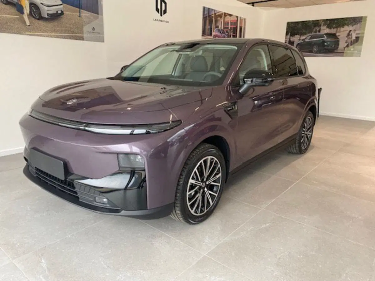Leapmotor B10 nuova a Benevento (14)