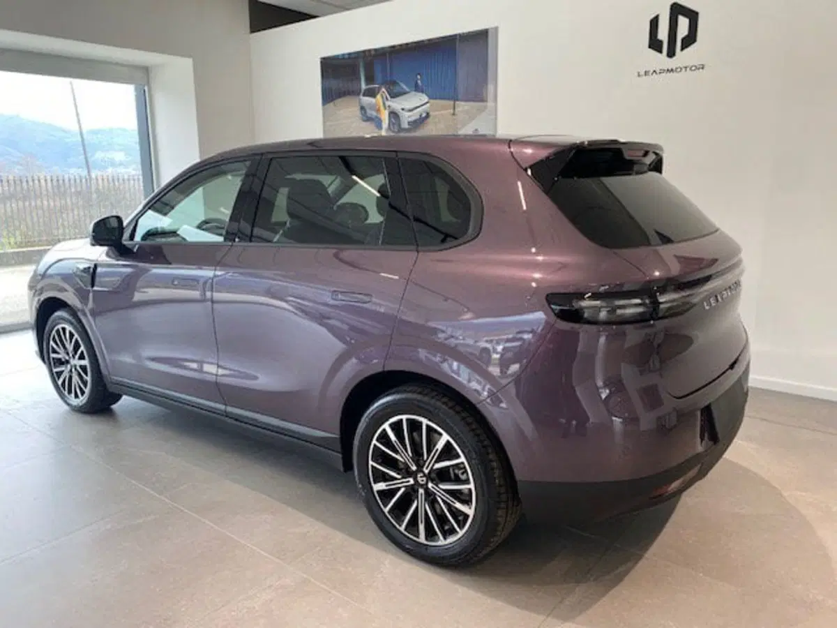 Leapmotor B10 nuova a Benevento (7)