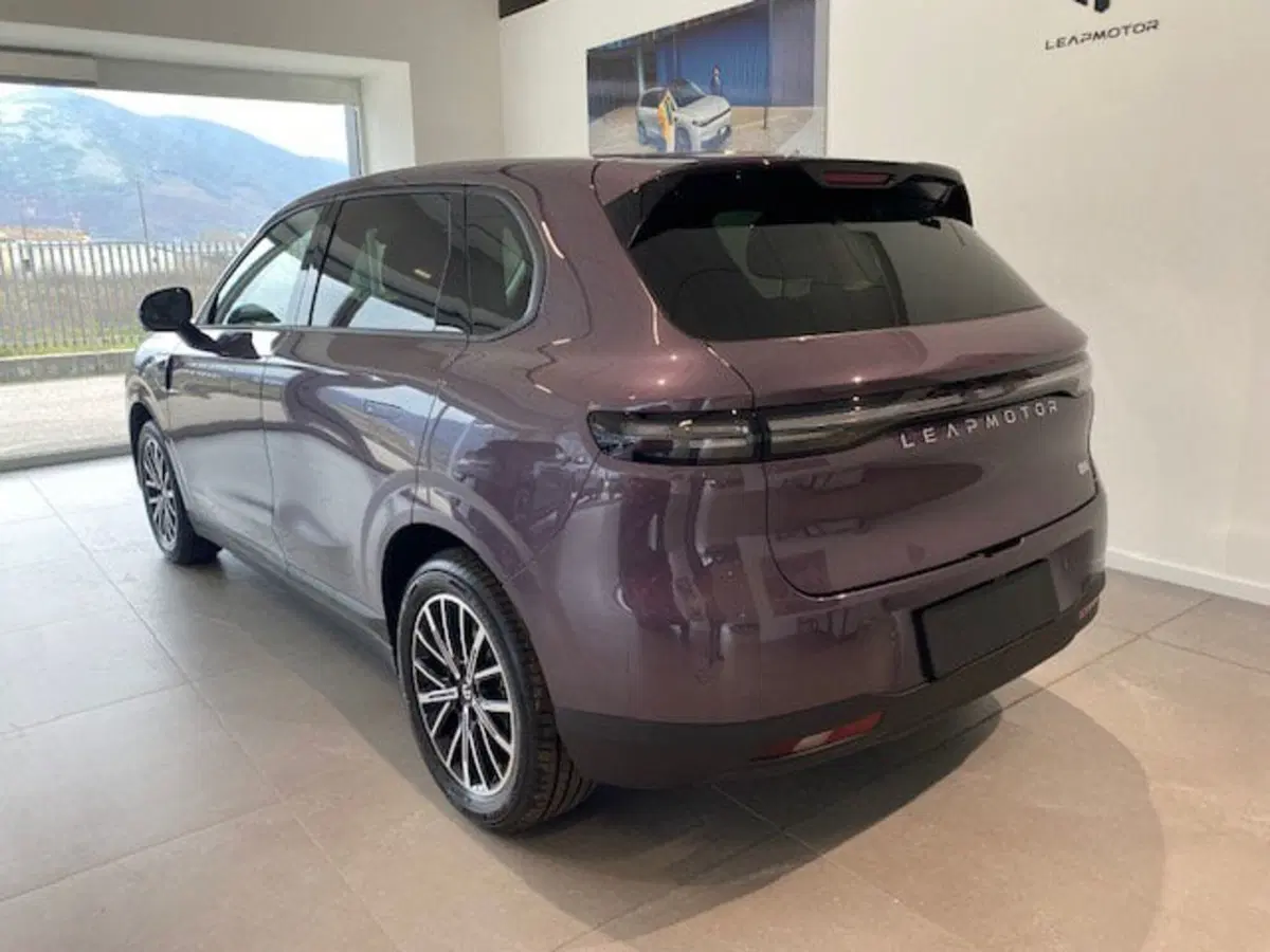 Leapmotor B10 nuova a Benevento (8)