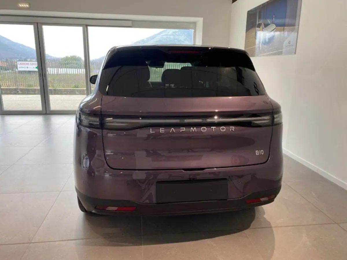 Leapmotor B10 nuova a Benevento (9)