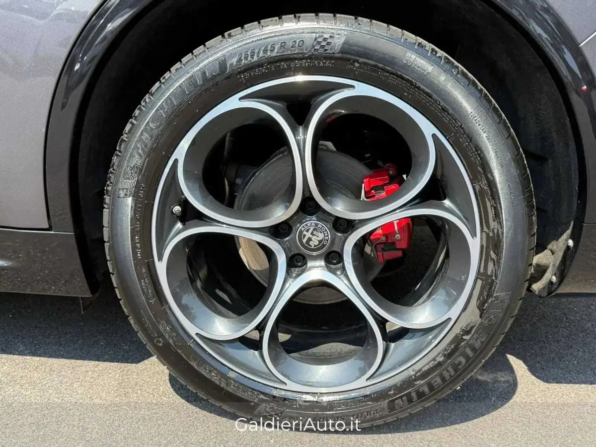 Alfa Romeo Stelvio usata a Salerno (10)