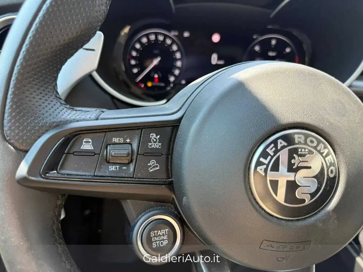 Alfa Romeo Stelvio usata a Salerno (13)