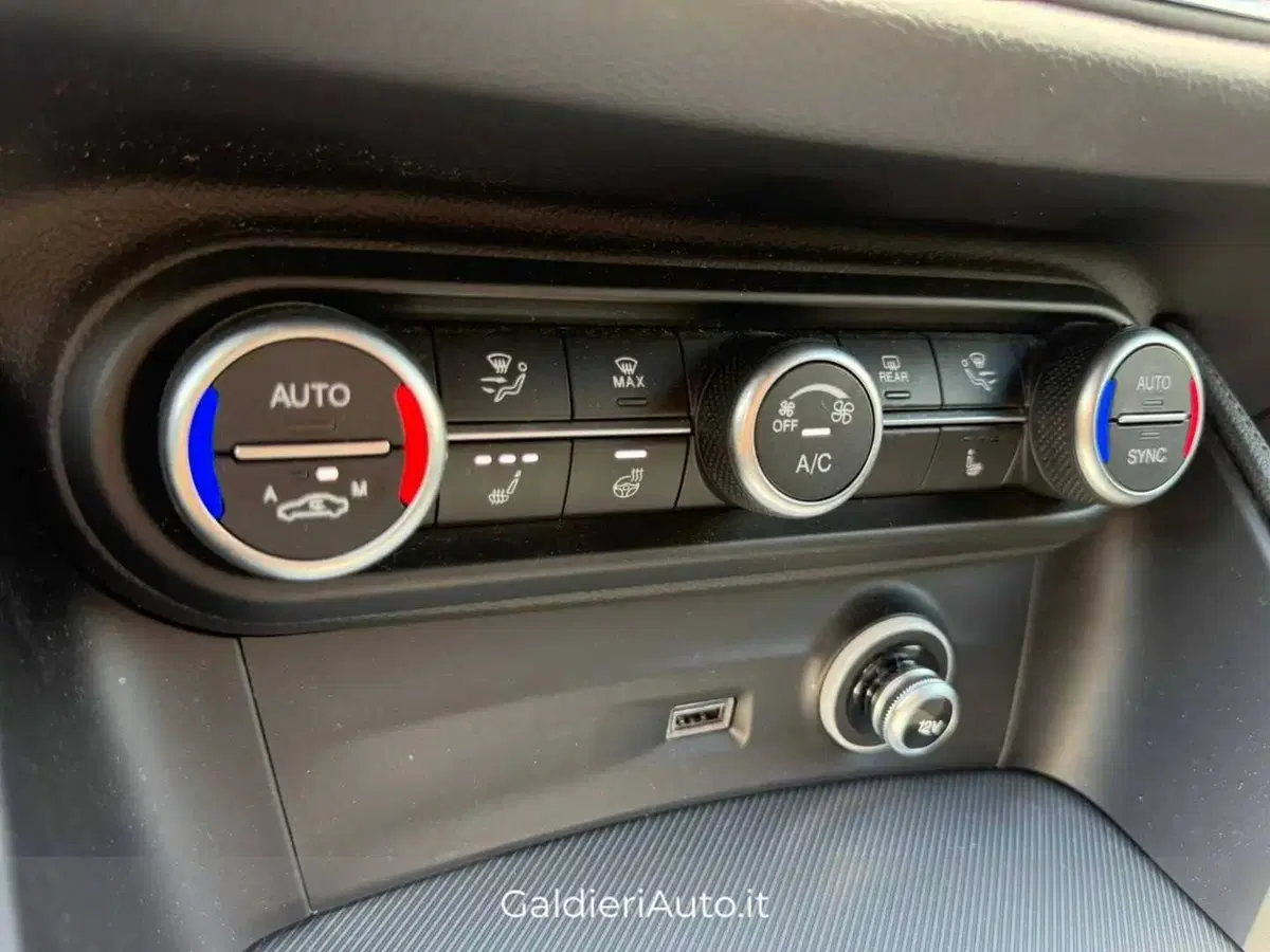 Alfa Romeo Stelvio usata a Salerno (14)