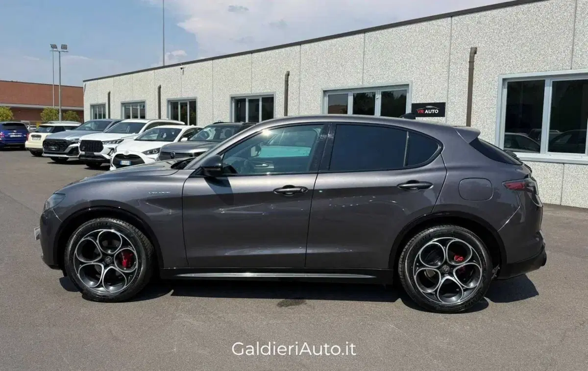 Alfa Romeo Stelvio usata a Salerno (15)