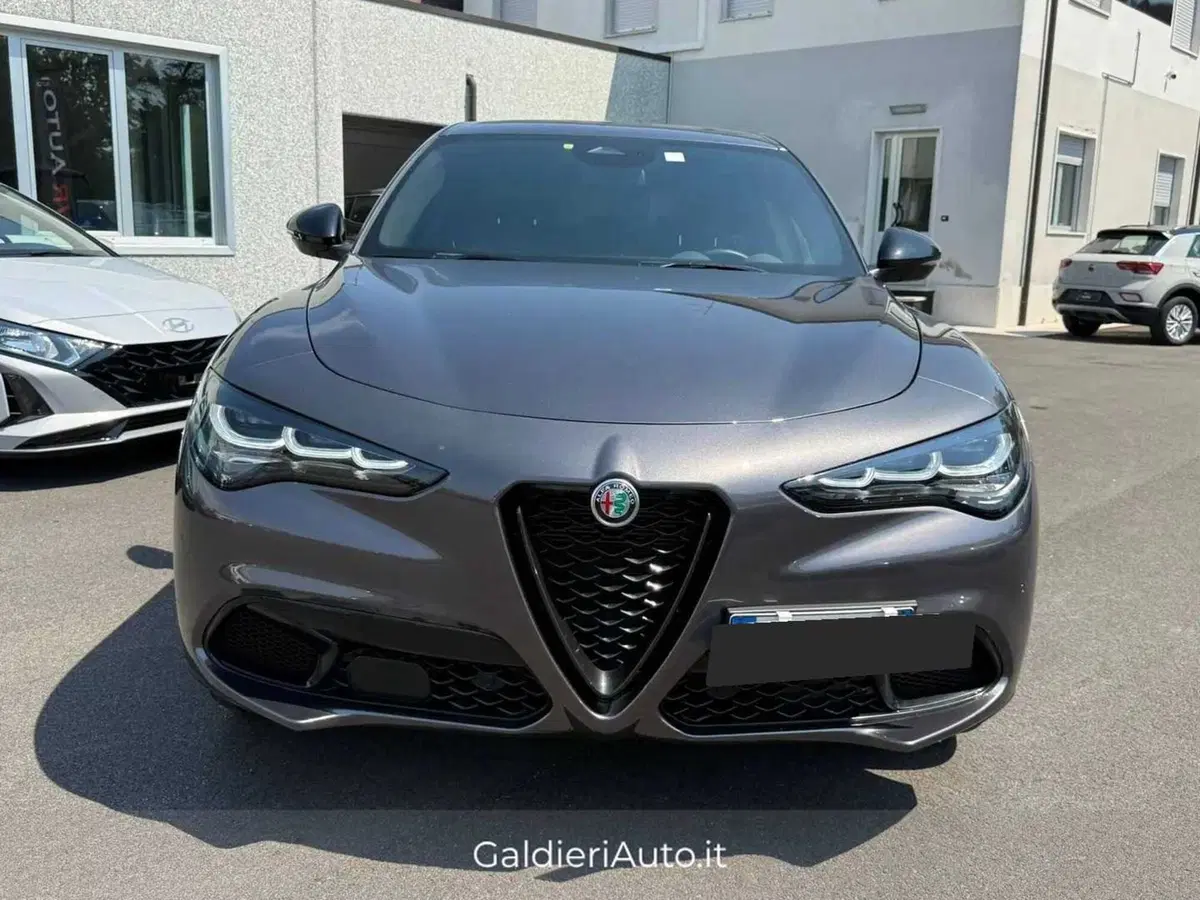 Alfa Romeo Stelvio usata a Salerno (2)