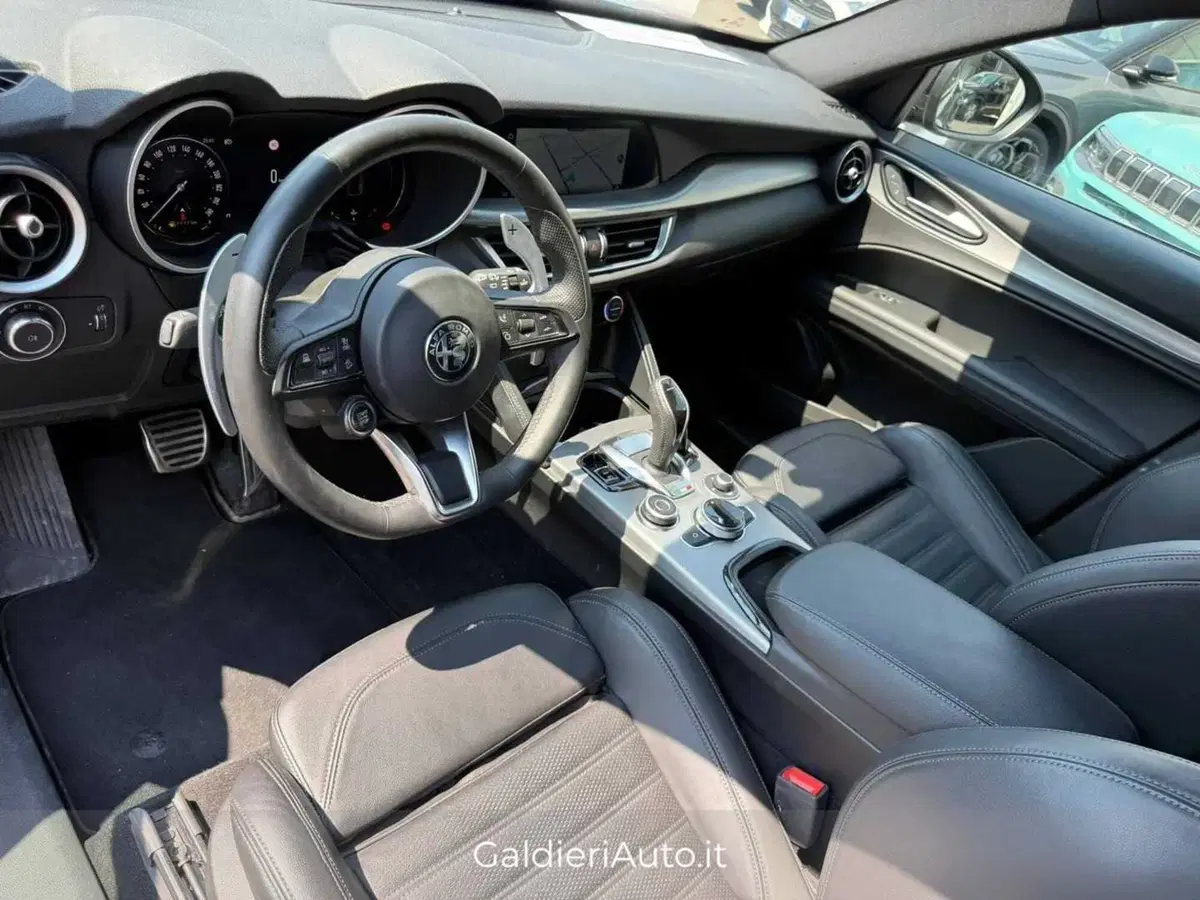 Alfa Romeo Stelvio usata a Salerno (5)