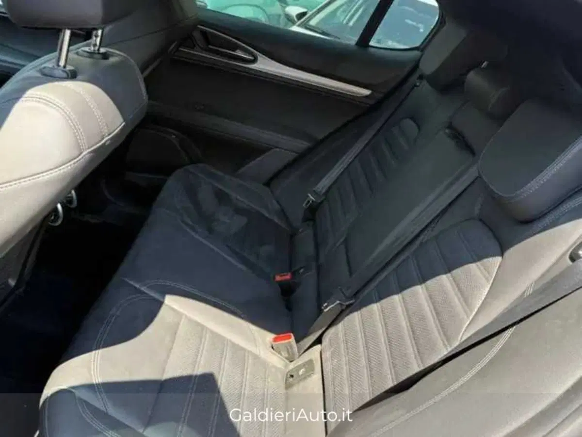 Alfa Romeo Stelvio usata a Salerno (7)