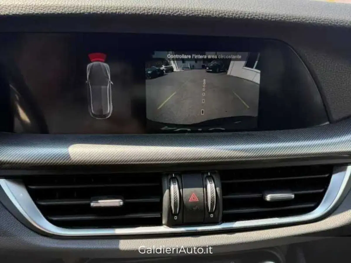 Alfa Romeo Stelvio usata a Salerno (8)
