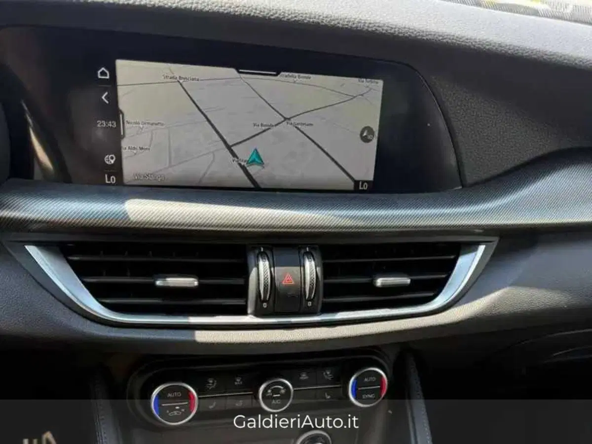 Alfa Romeo Stelvio usata a Salerno (9)