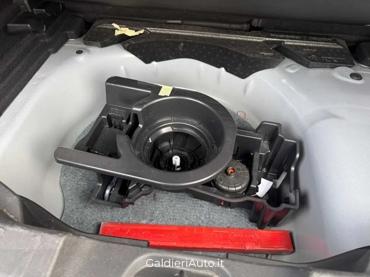 Jeep Avenger usata a Salerno (14)
