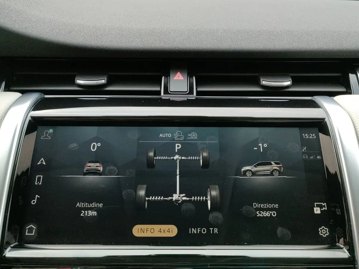Land Rover Discovery Sport usata a Lecco (20)