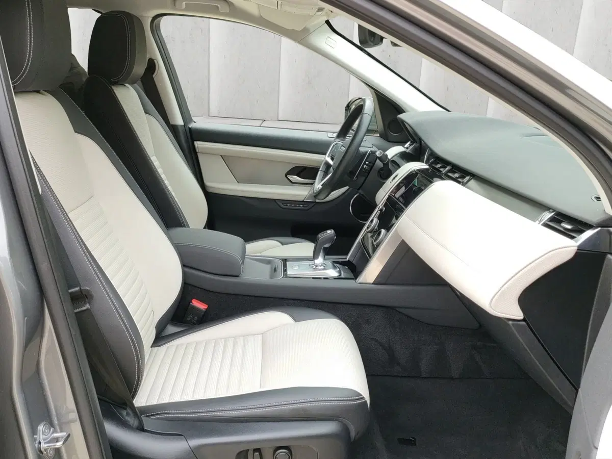 Land Rover Discovery Sport usata a Lecco (3)