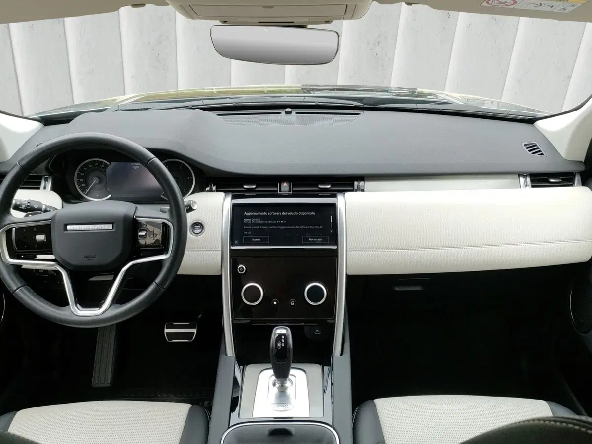 Land Rover Discovery Sport usata a Lecco (4)