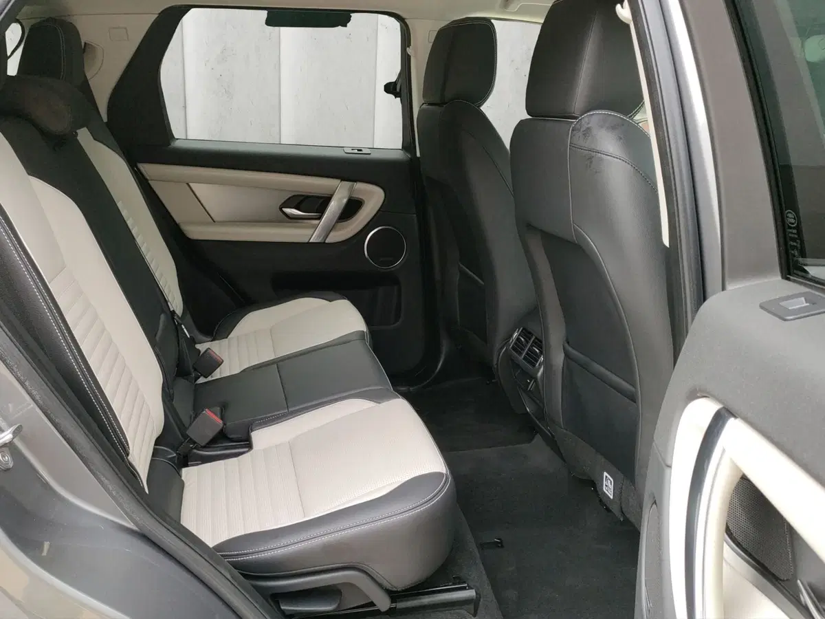 Land Rover Discovery Sport usata a Lecco (5)
