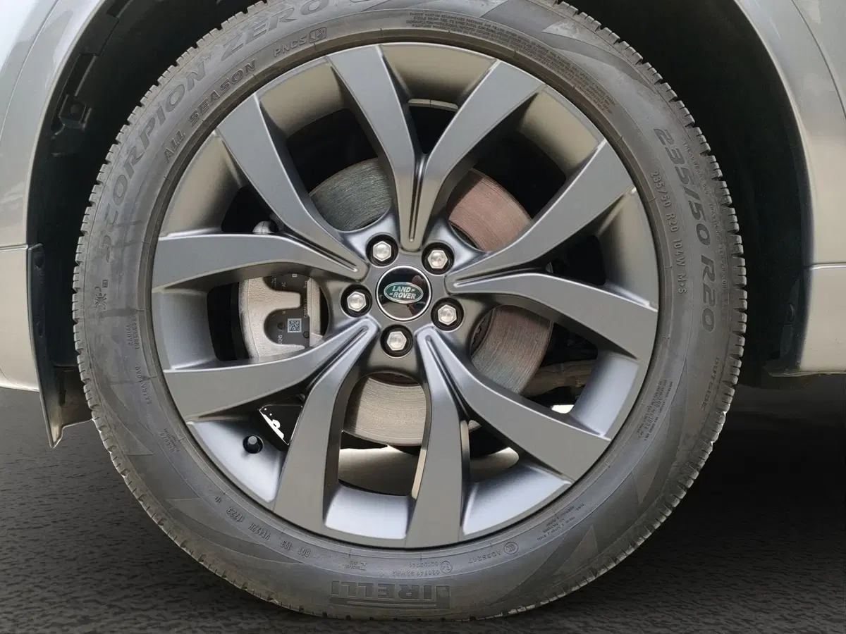 Land Rover Discovery Sport usata a Lecco (9)