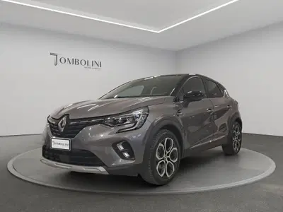 Renault Captur Full Hybrid E-Tech 145 CV Techno Fast Track del 2023 usata a Civitanova Marche