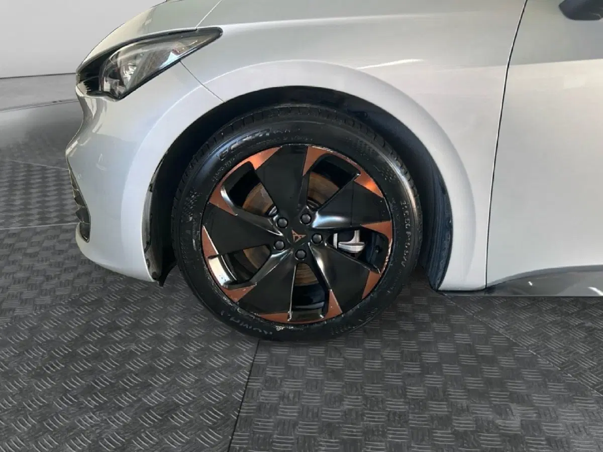 Cupra Born usata a Roma (9)