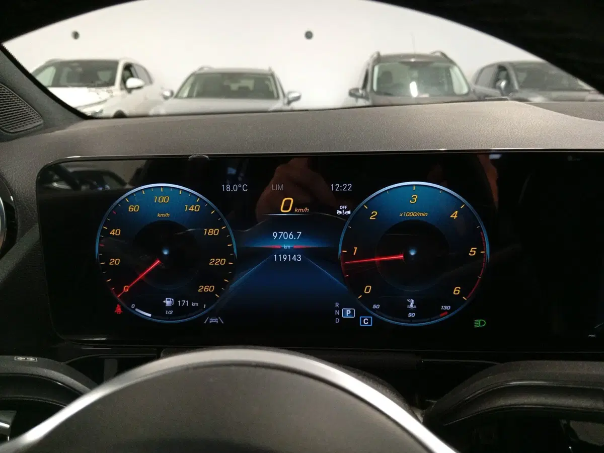 Mercedes-Benz GLA SUV usata a Varese (11)