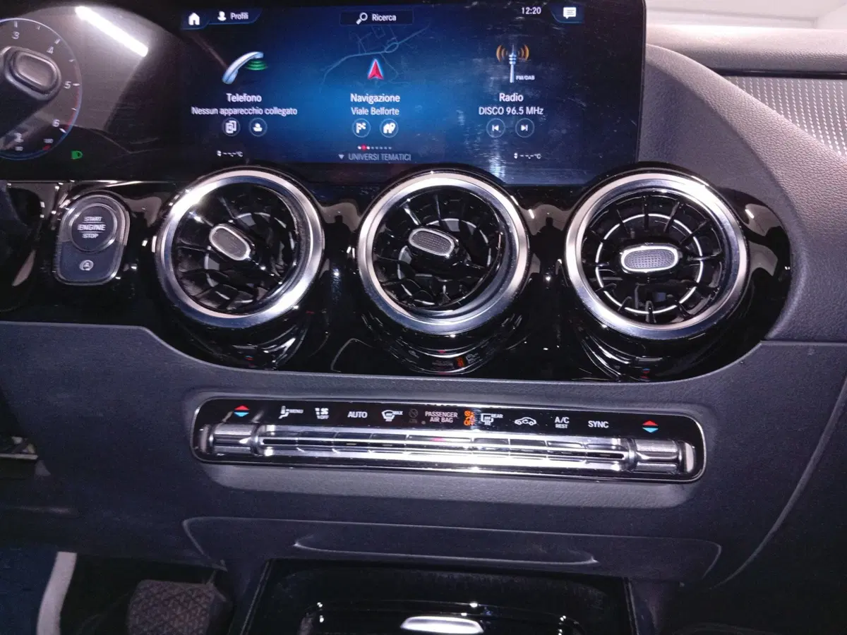 Mercedes-Benz GLA SUV usata a Varese (14)