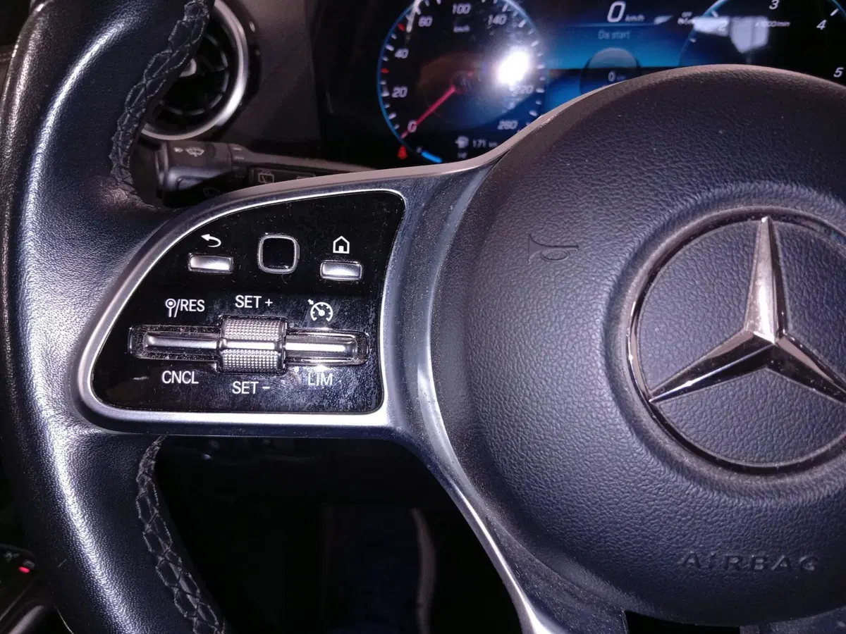 Mercedes-Benz GLA SUV usata a Varese (17)