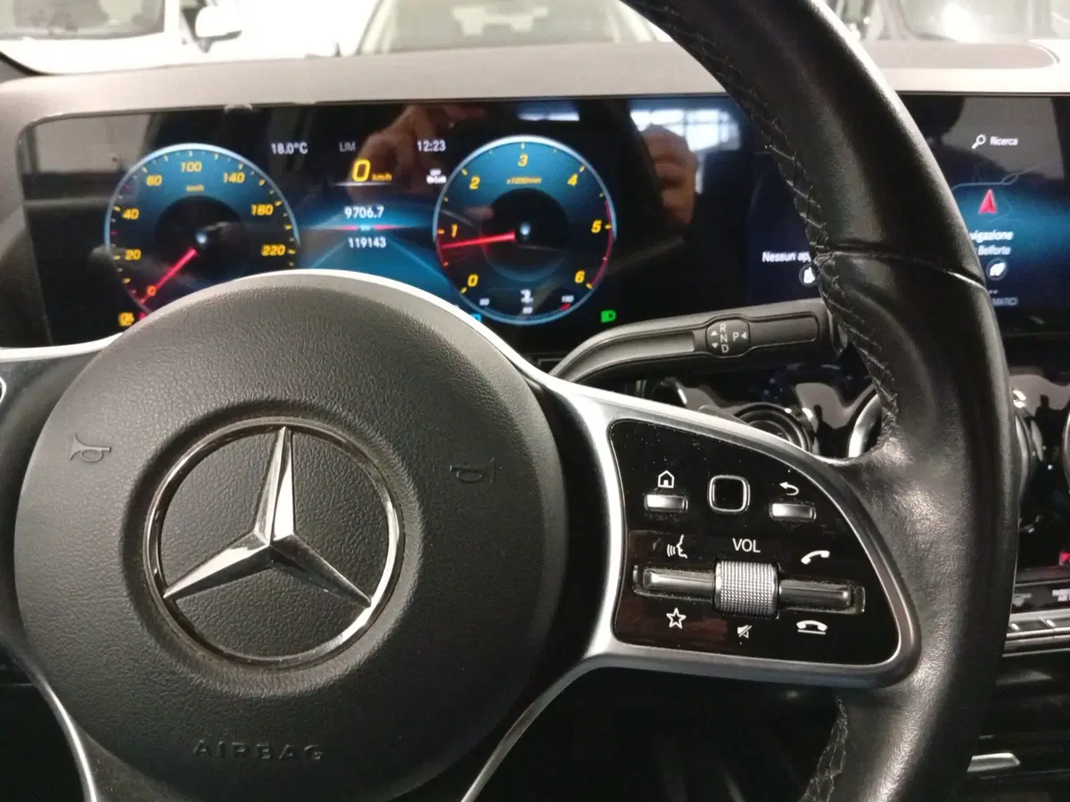 Mercedes-Benz GLA SUV usata a Varese (18)