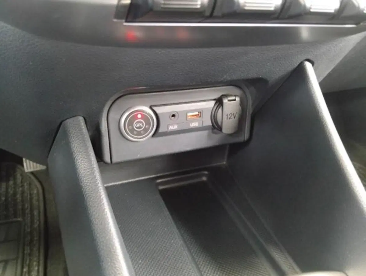 Kia Rio usata a Como (16)