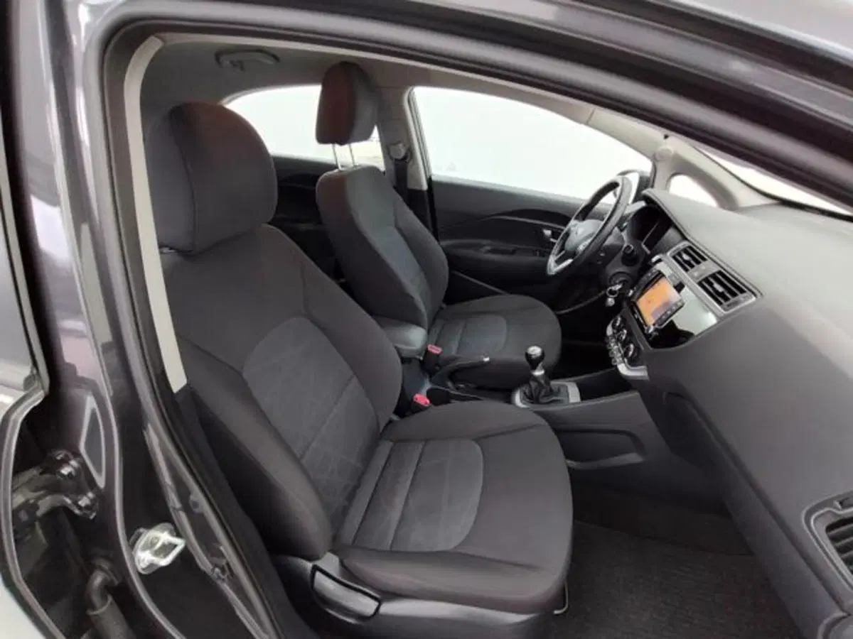 Kia Rio usata a Como (3)