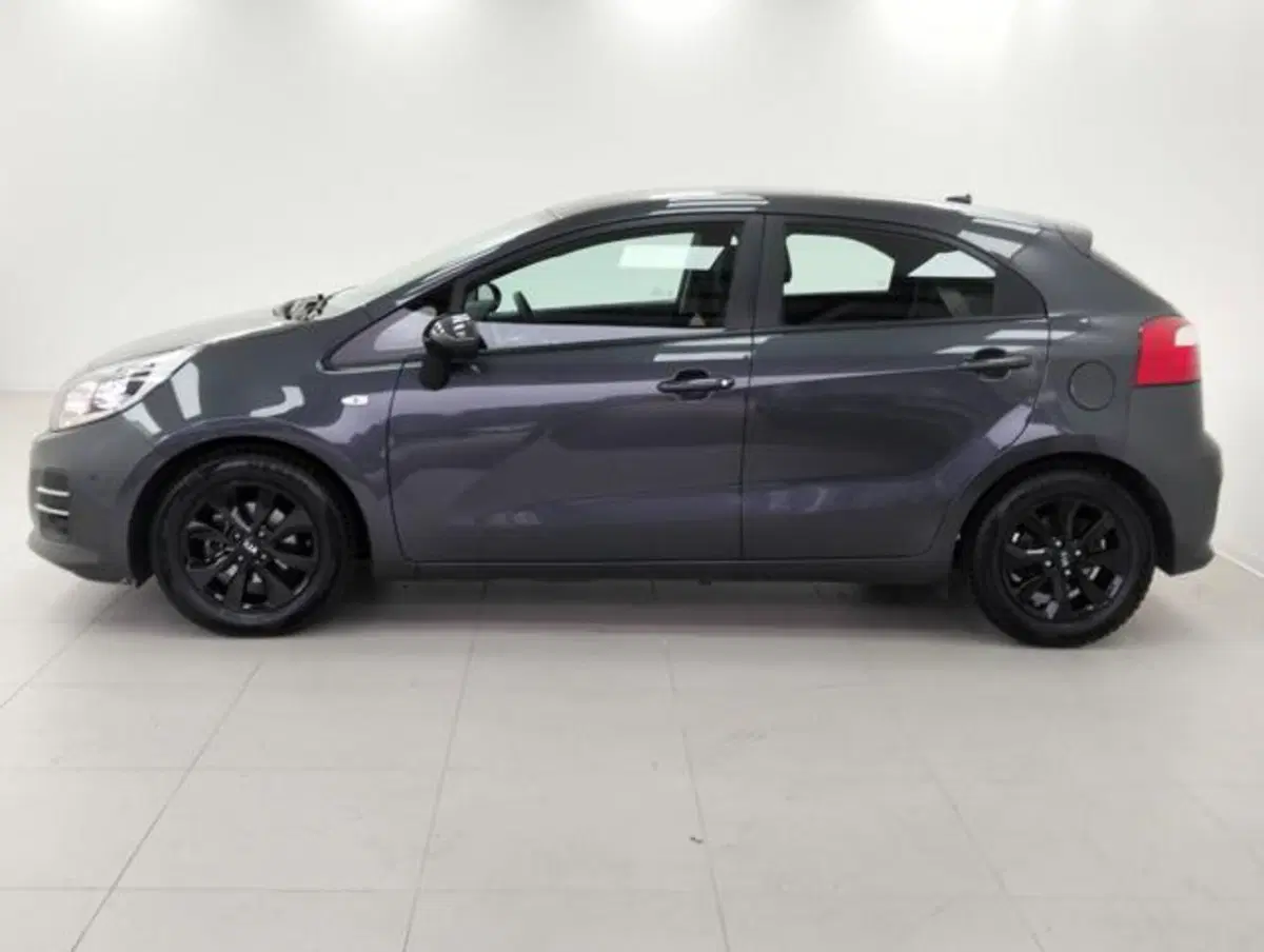 Kia Rio usata a Como (8)