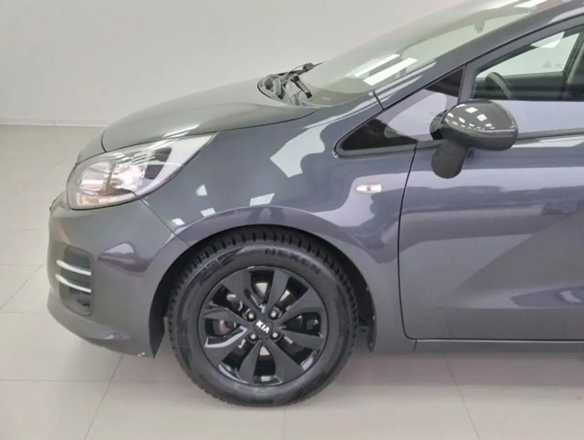 Kia Rio usata a Como (9)