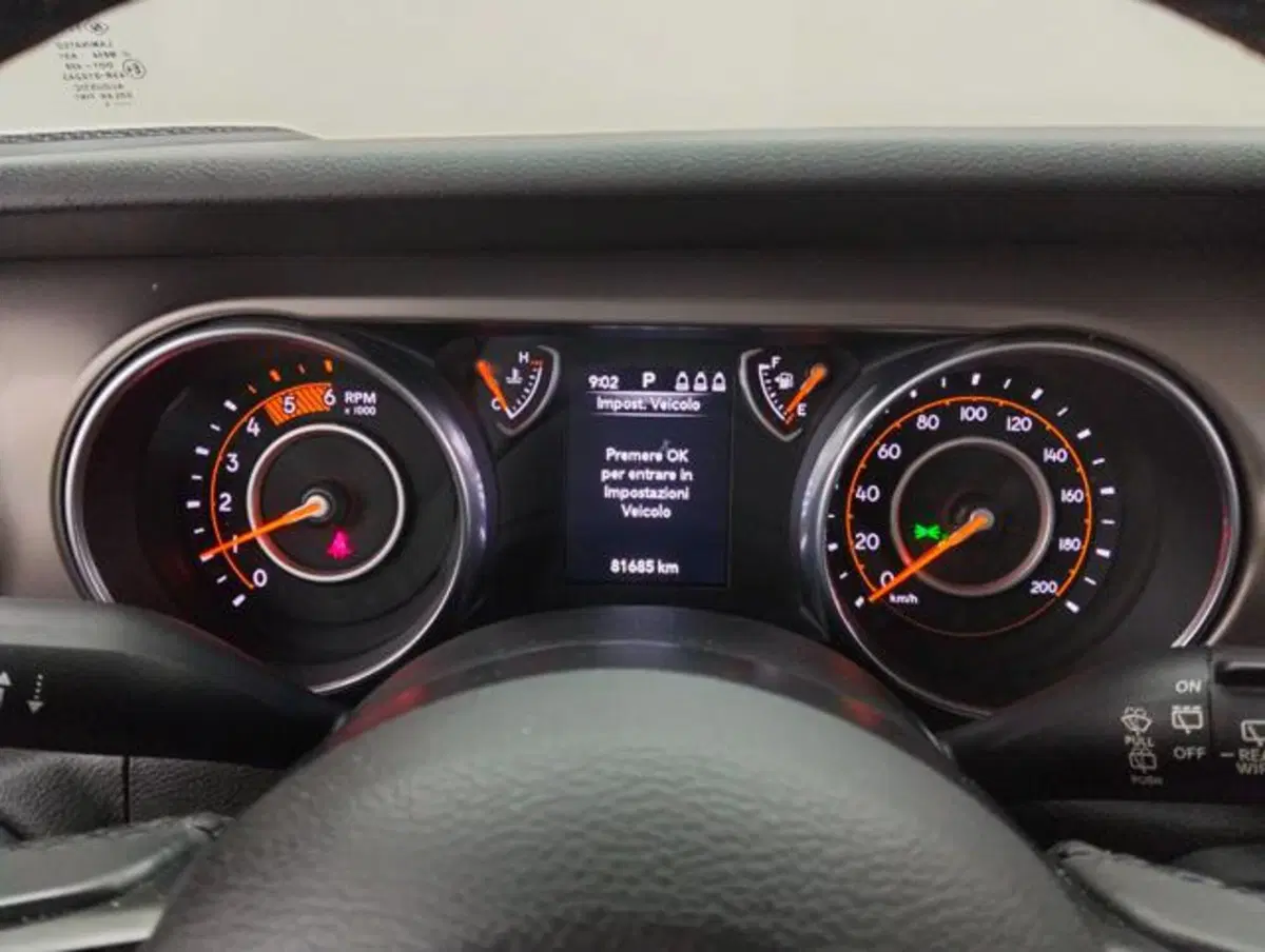 Jeep Wrangler Unlimited usata a Como (11)