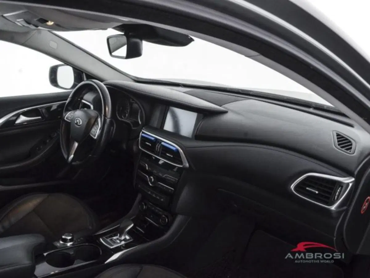 Infiniti Q30 usata a Perugia (12)