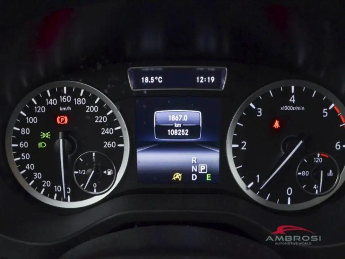 Infiniti Q30 usata a Perugia (13)