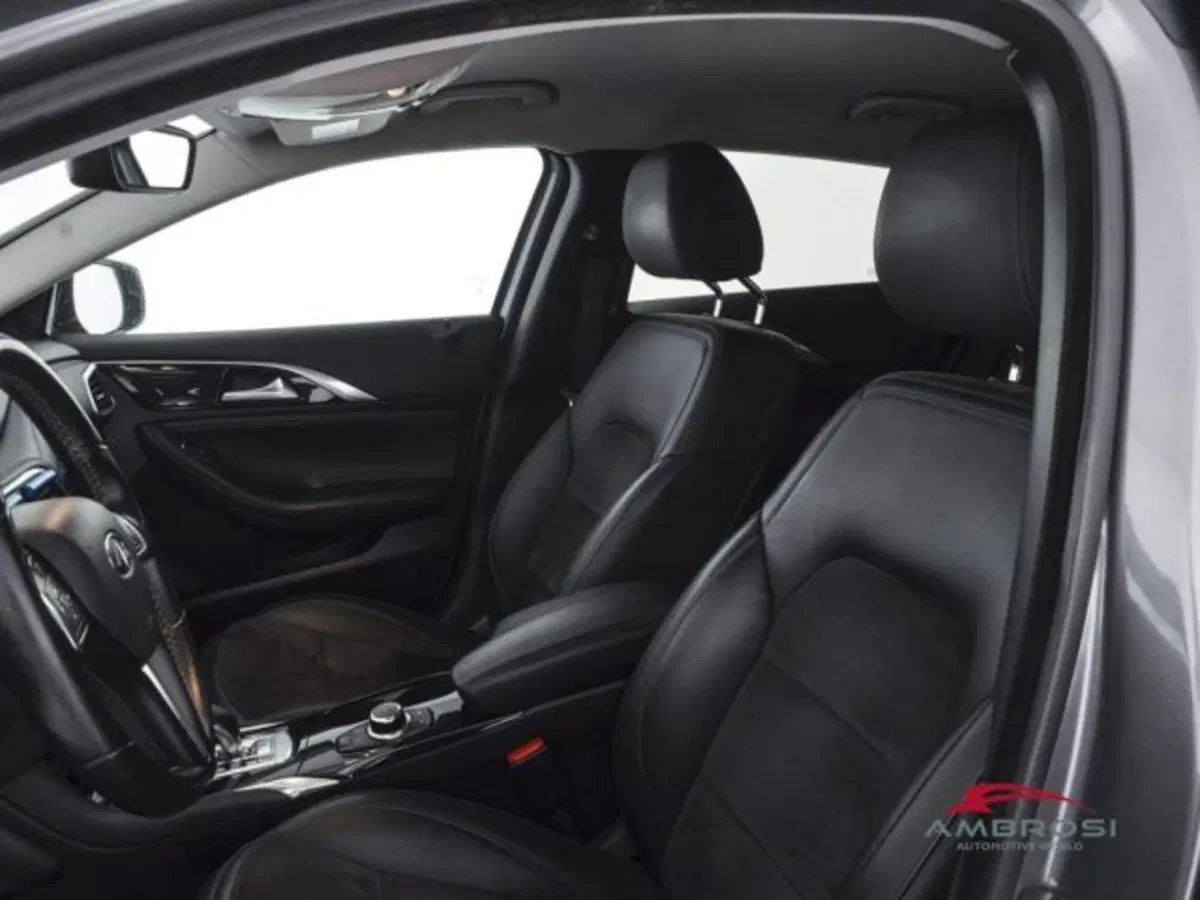 Infiniti Q30 usata a Perugia (9)