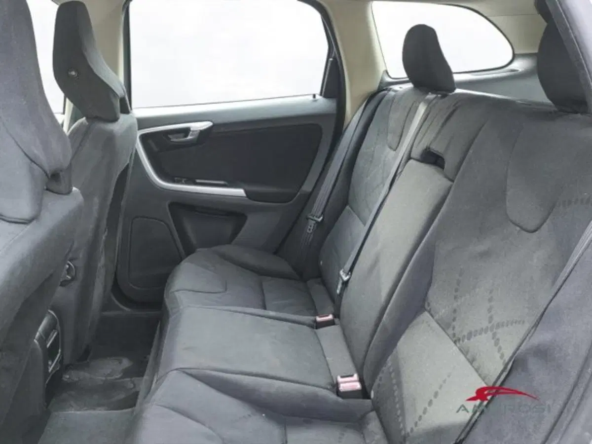 Volvo XC60 usata a Perugia (10)