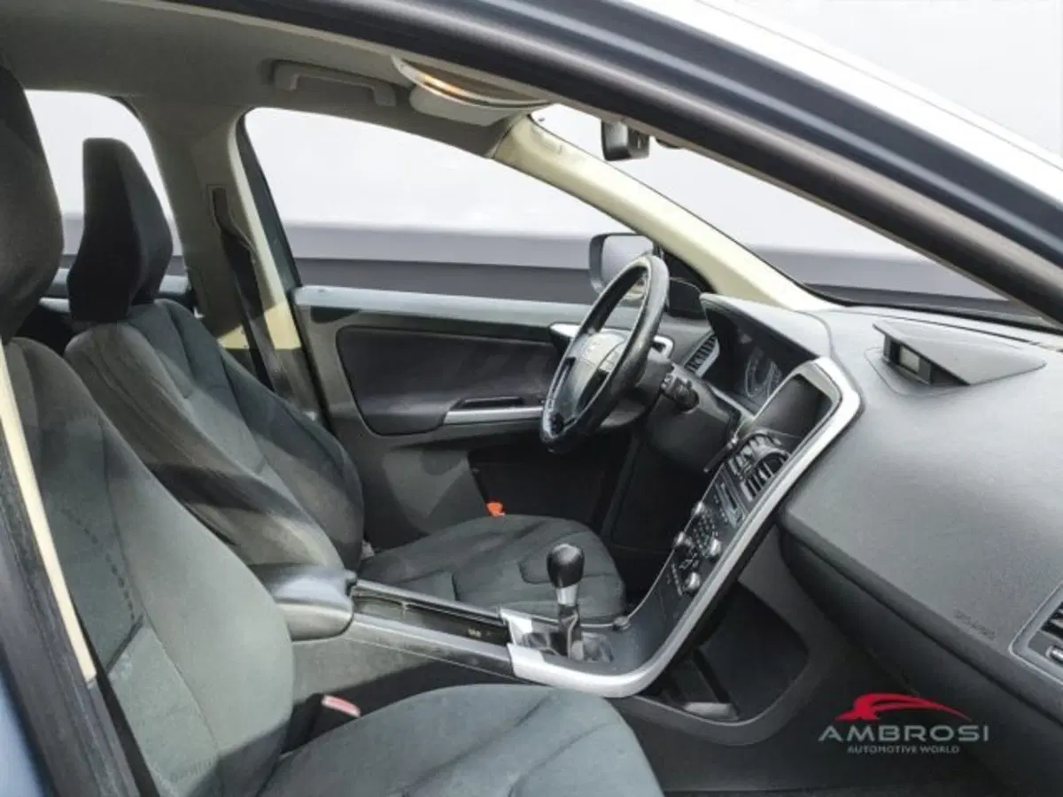 Volvo XC60 usata a Perugia (11)