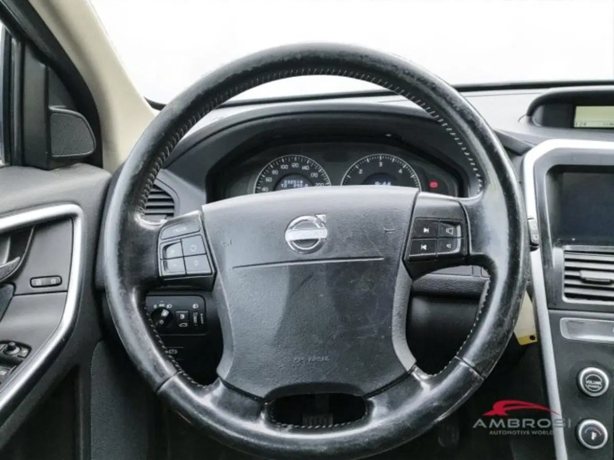 Volvo XC60 usata a Perugia (13)