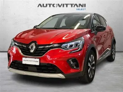 Renault Captur Plug-in Hybrid E-Tech 160 CV Techno del 2023 usata a Como