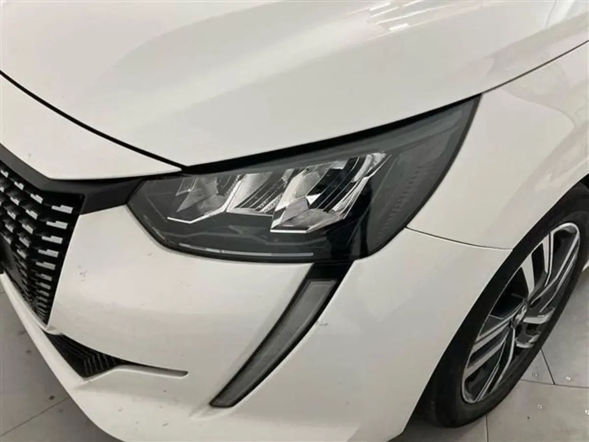 Peugeot 208 usata a Como (7)